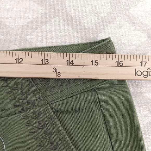 LLBean Favorite Fit Lake Washed Embroidered Shorts Deep Olive Women Size 10 - Picture 3 of 9